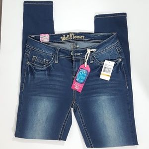 NWT Wallflower stretch skinny jeans